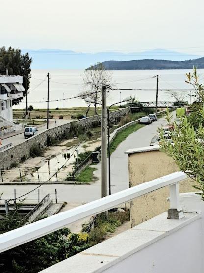Ideal Family House Néa Péramos Extérieur photo